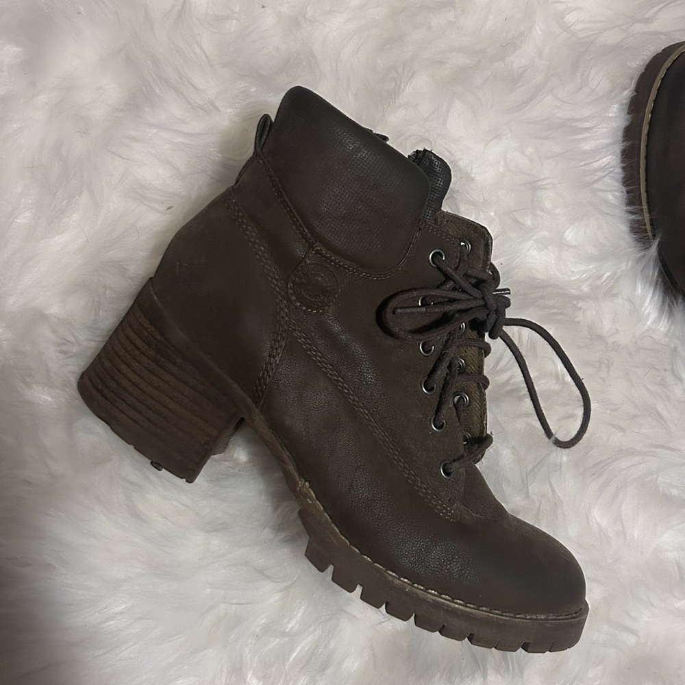 Crown Vintage Women's Brown Lace-Up Ankle Boots